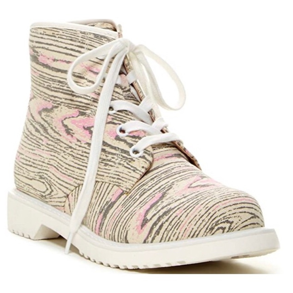 🐚NWOT🐚SHELLYs LONDON Boots🐚